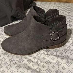 Children’s Place Gray Nubuck Booties - 5 New